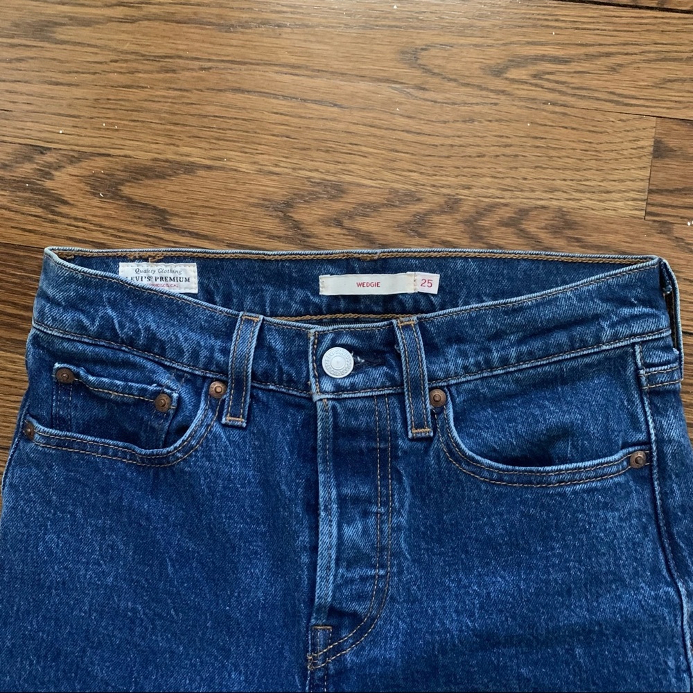 New Levi’s dark wash denim jeans